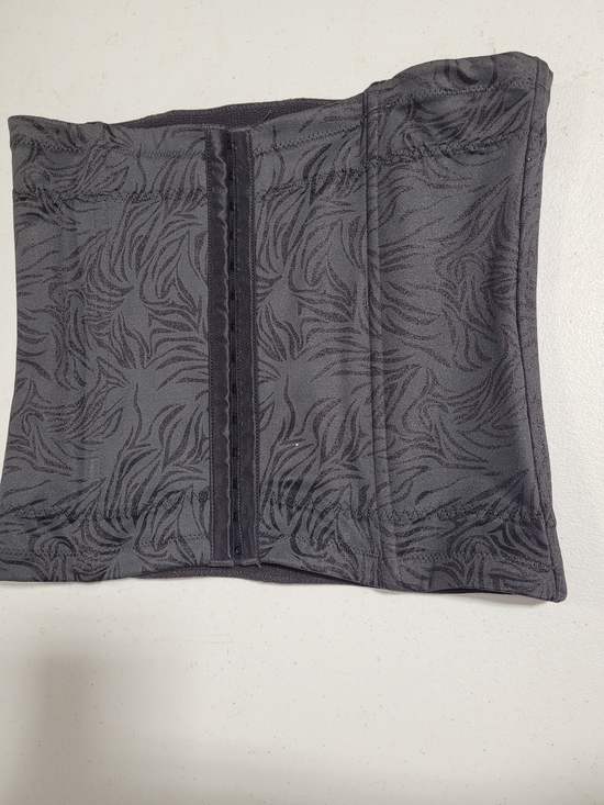 Maidenform Other - Maidenform Black Patterned Waist Cincher